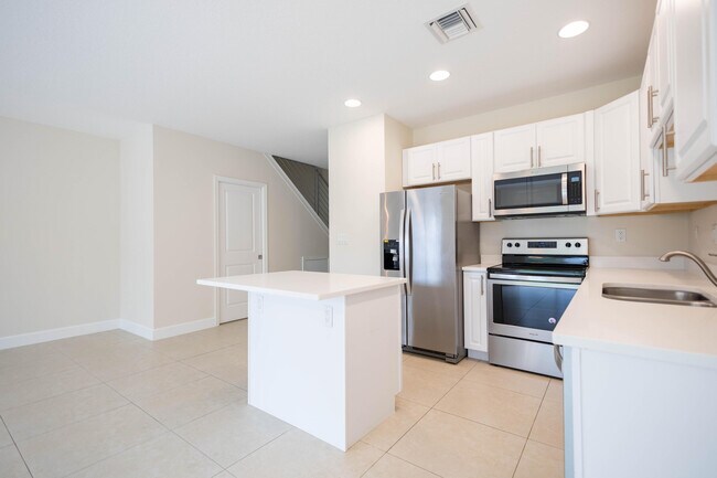 Building Photo - 12425 Westhampton Cir