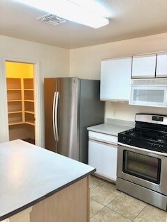 Building Photo - 8149 S Sunny River Pl