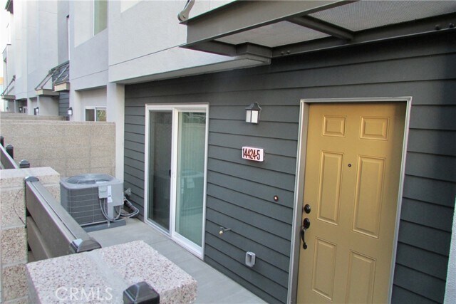 Building Photo - 14424 Lily Ln