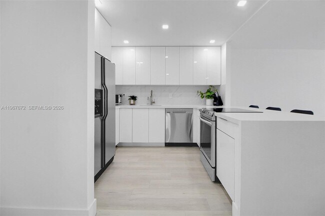 Foto del edificio - 200 Leslie Dr