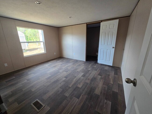 Foto del edificio - 6500 Mccrary Rd Ext