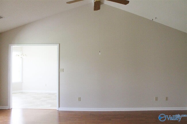 Building Photo - 117 Hollington Dr NE