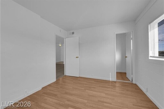 Foto del edificio - 2908 E Poplar Ave