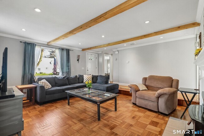 Foto del edificio - 27 Melrose Ave