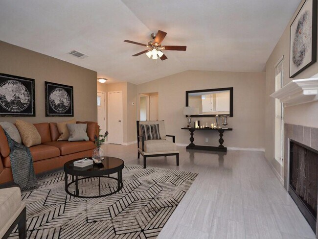 Building Photo - 1502 Peachtree Valley Dr