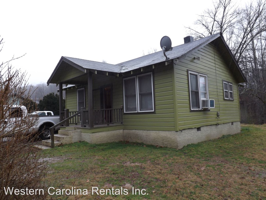 Primary Photo - 1061 Dillsboro Rd