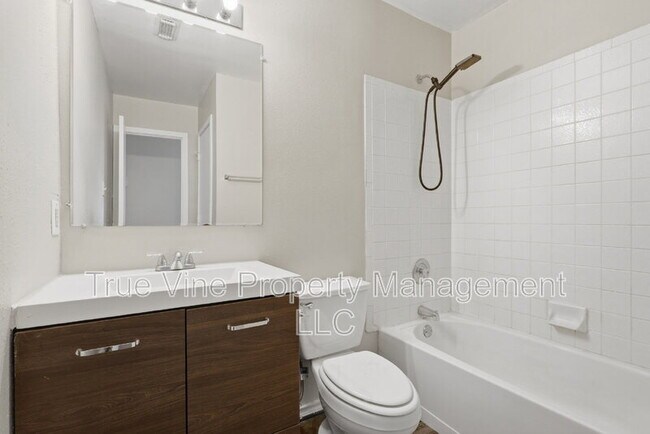 Building Photo - 6810 Saharastone Dr