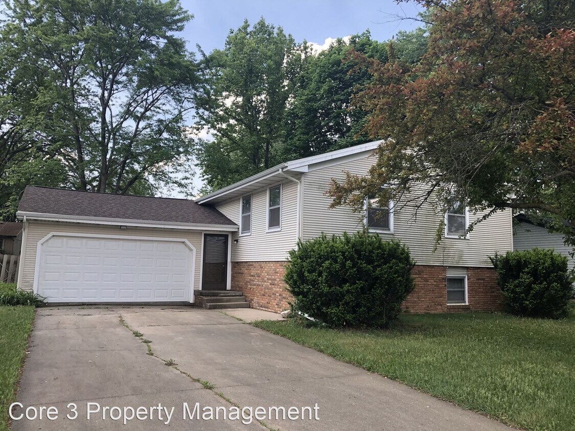 4 br, 2 bath House 1721 Gregory Street House for Rent in Normal, IL