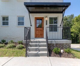 Building Photo - 938 Charlotte St