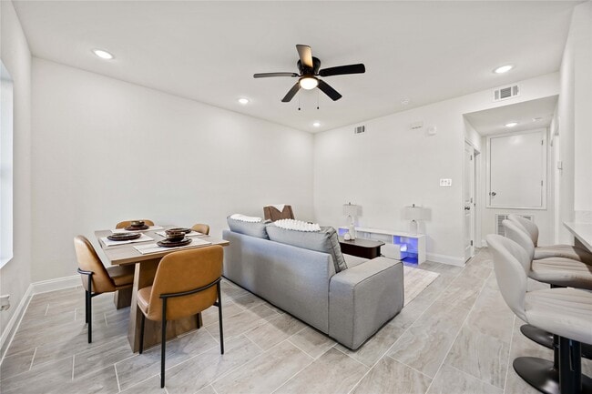 Foto del edificio - 9129 Brandon St