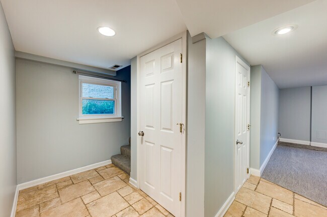 Building Photo - 4038 N Lavergne Ave