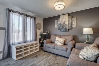 Building Photo - 48 Vanbuskirk Dr