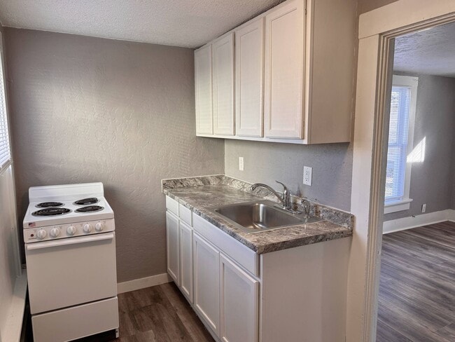 Foto del edificio - 2130 Ave J