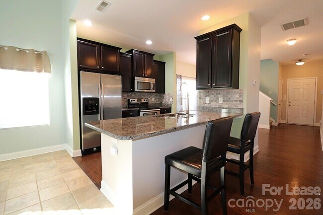 Building Photo - 2090 Shady Pond Dr