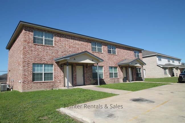 Building Photo - Heights Townhome