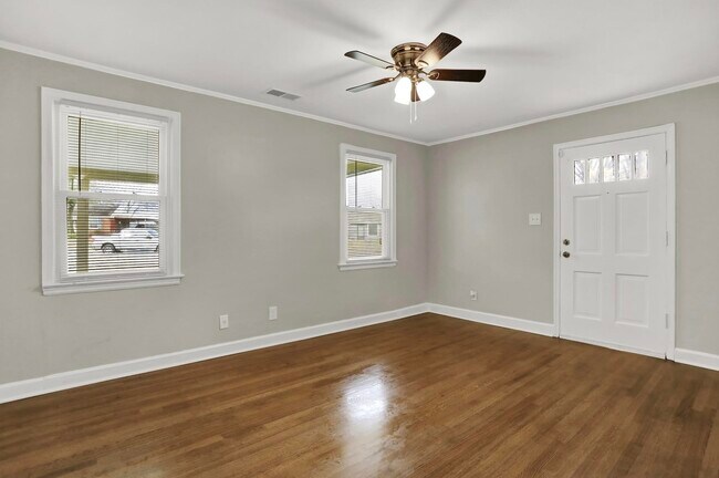 Building Photo - 1080 Larry Ln
