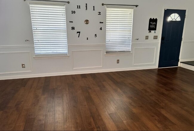 Foto del edificio - 4910 Darby Ln