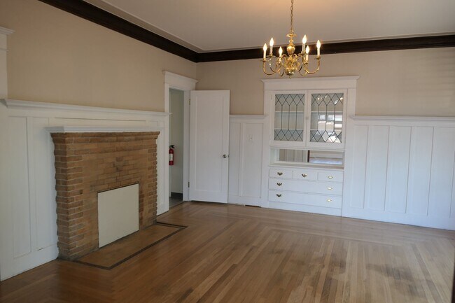 Foto del edificio - 220 Maple Ave