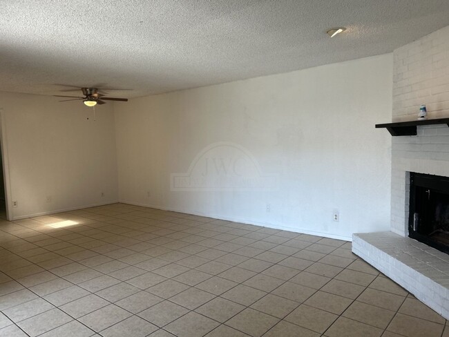 Foto del edificio - 2110 Hinkle Ave