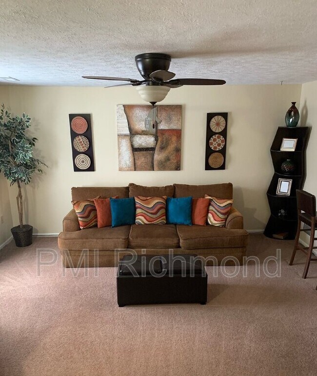 Foto del edificio - 7823 Balineen Ct