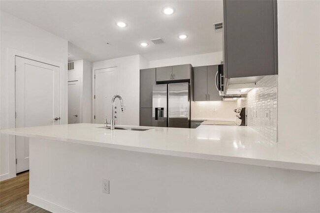 Foto del edificio - 4801 Springdale Rd