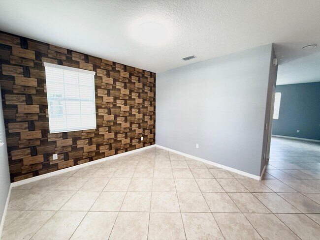 Foto del edificio - 7642 Fairgrove Ave