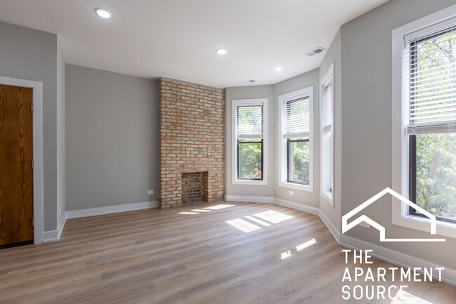 Building Photo - 427 W Belmont Ave
