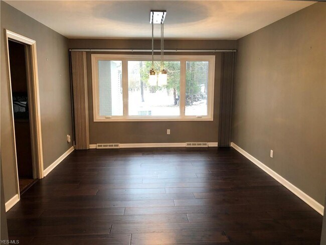 Foto del edificio - 40 Riverstone Dr
