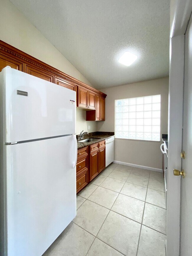 Building Photo - 2BD/2BA Single Family Home In West Palm Beach