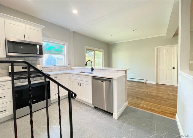 Building Photo - 829 W Boston Post Rd