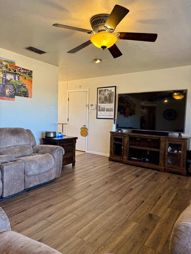 Foto del edificio - Pre-leasing for July!