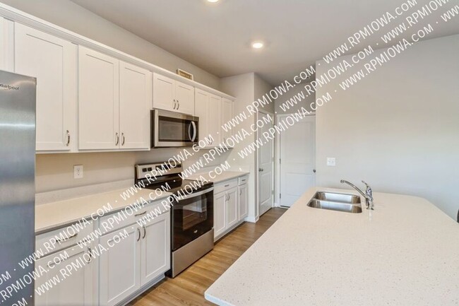 Foto del edificio - GREAT AMENITIES!! 3 Bed, 2.5 Bath Townhome...