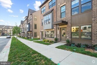 Building Photo - 6056 Beake St