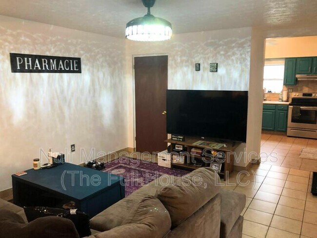 Foto del edificio - 3922 Howley St