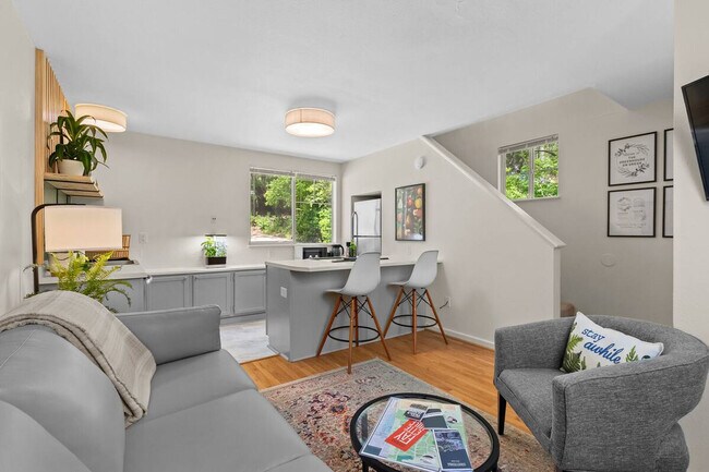 Building Photo - 243 S Gregg Ave