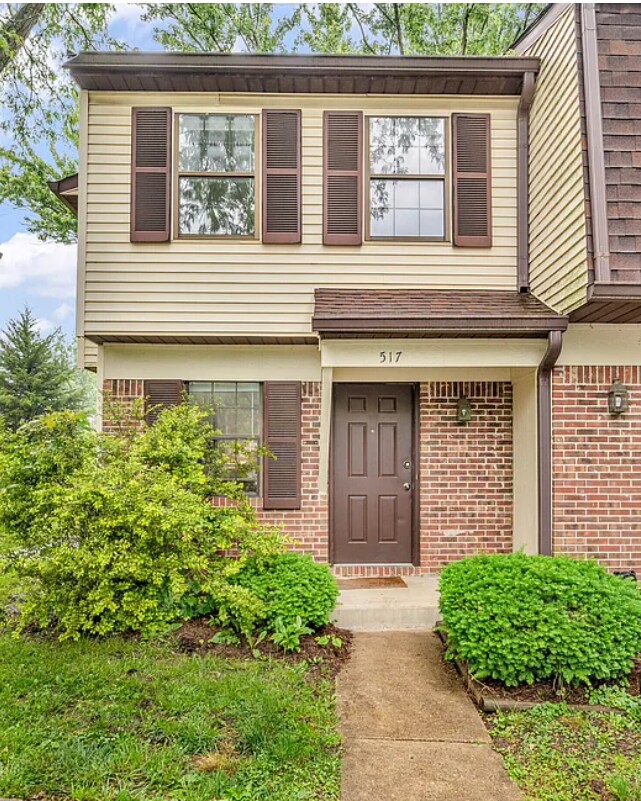 Foto principal - 517 E Graham Pl