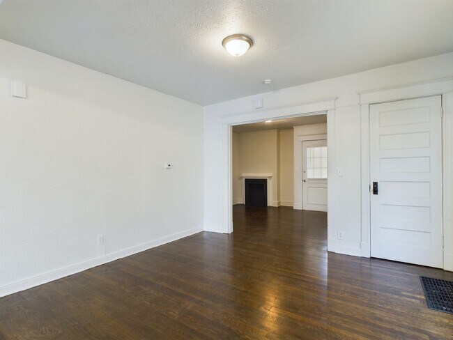 Foto del edificio - 3937-3939 Troost Ave