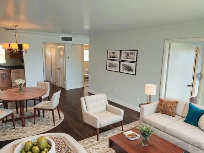 Foto del edificio - 8225 Sunrise Lakes Blvd