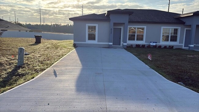 Foto del edificio - 833 Colville Dr