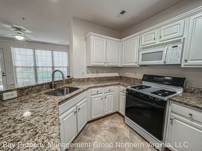 Foto del edificio - 2 br, 2.5 bath House - 21887 Elkins Ter