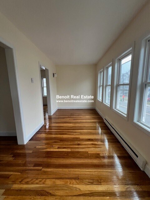 Foto del edificio - 3-5 Grenville Rd. Unit 1