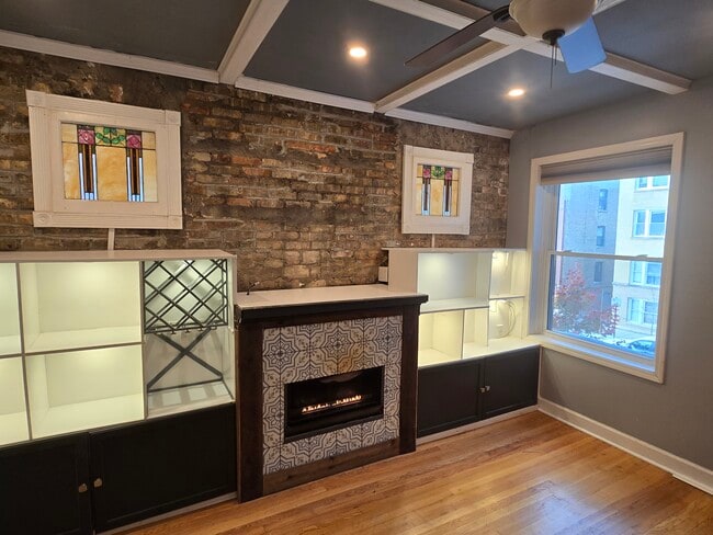 Building Photo - 3041 W Leland Ave