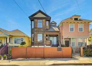 Building Photo - 3105-3107 Filbert St