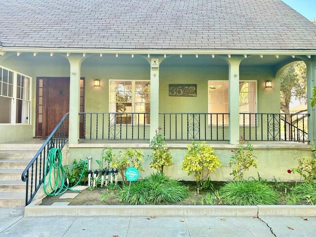 Building Photo - 4 br, 2 bath House - 3562 E Kerckhoff Ave