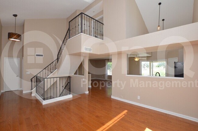 Building Photo - 5449 E Elmwood St