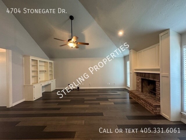 Foto del edificio - 4704 Stonegate Dr