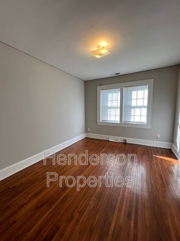 Foto del edificio - 2109 Kenmore Ave