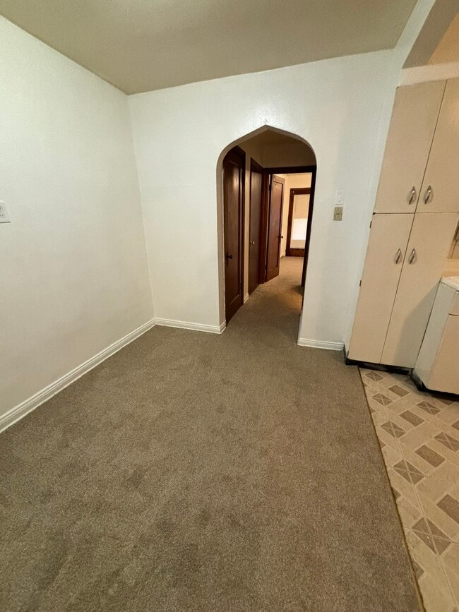 5318 Dining Room Hall Hallway Area - 5318 Miami St