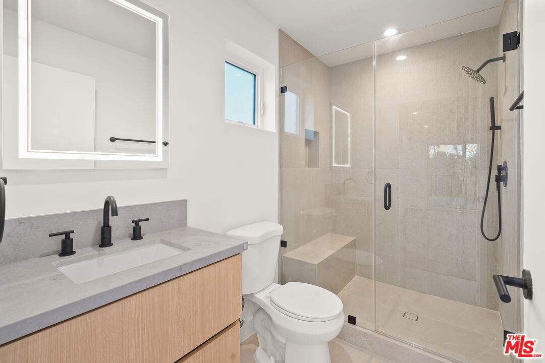 Primary Photo - 833 N McCadden Pl