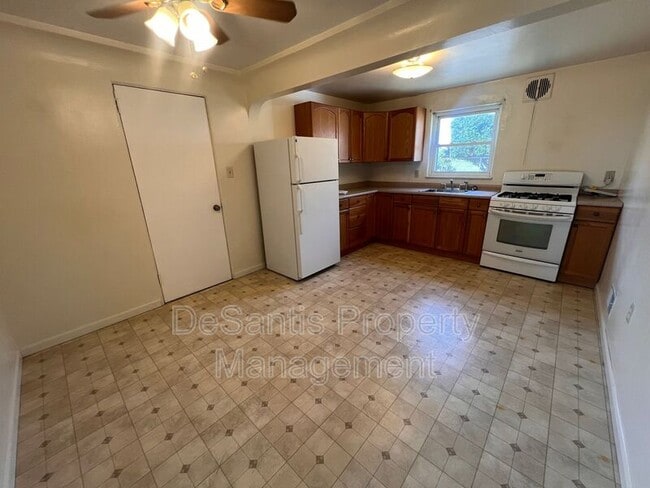Building Photo - 1123 Clippert St